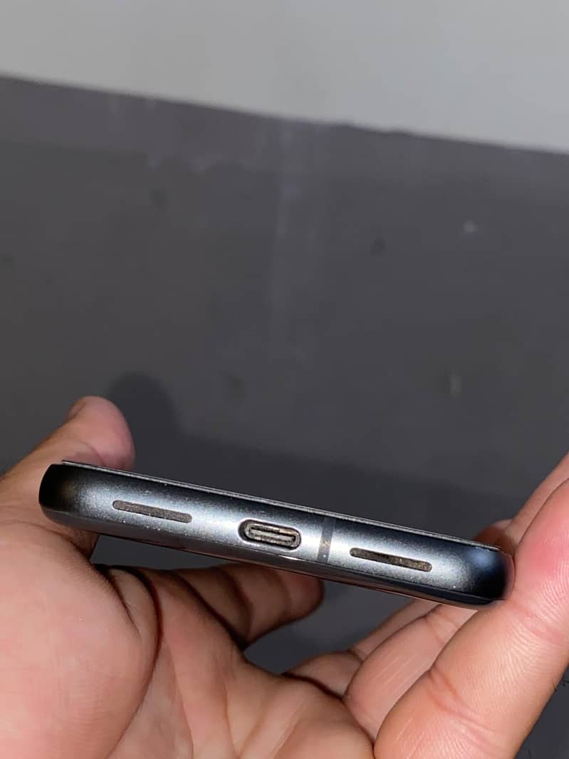 Google Pixel 8 4