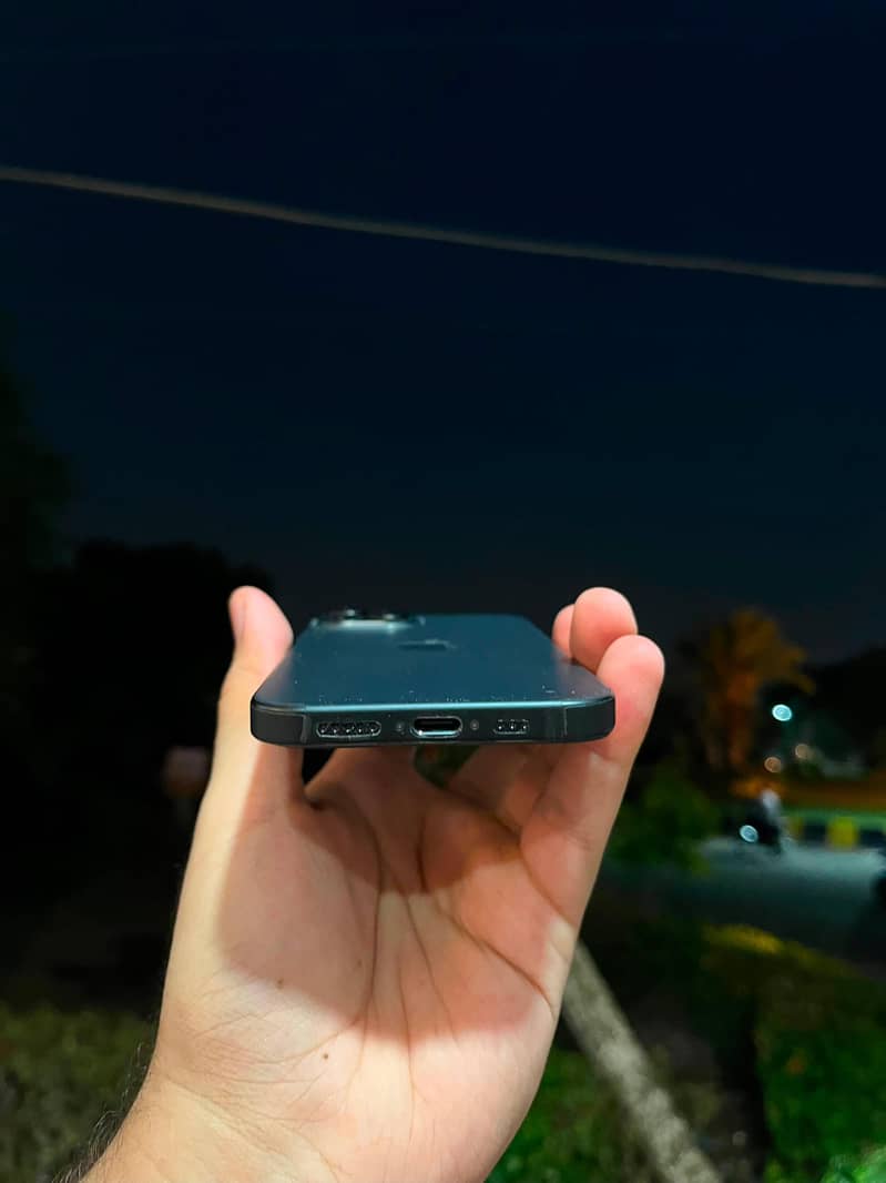 Apple iPhone 15 4
