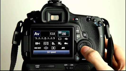Canon 60D DSLR Camera + 18-55mm Lens – Excellent Condition