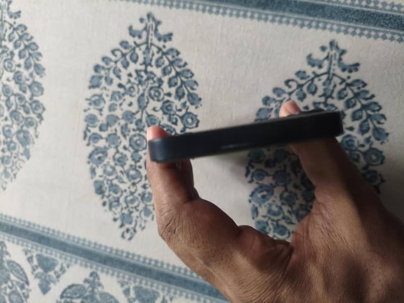 Apple iPhone 12 mini 4