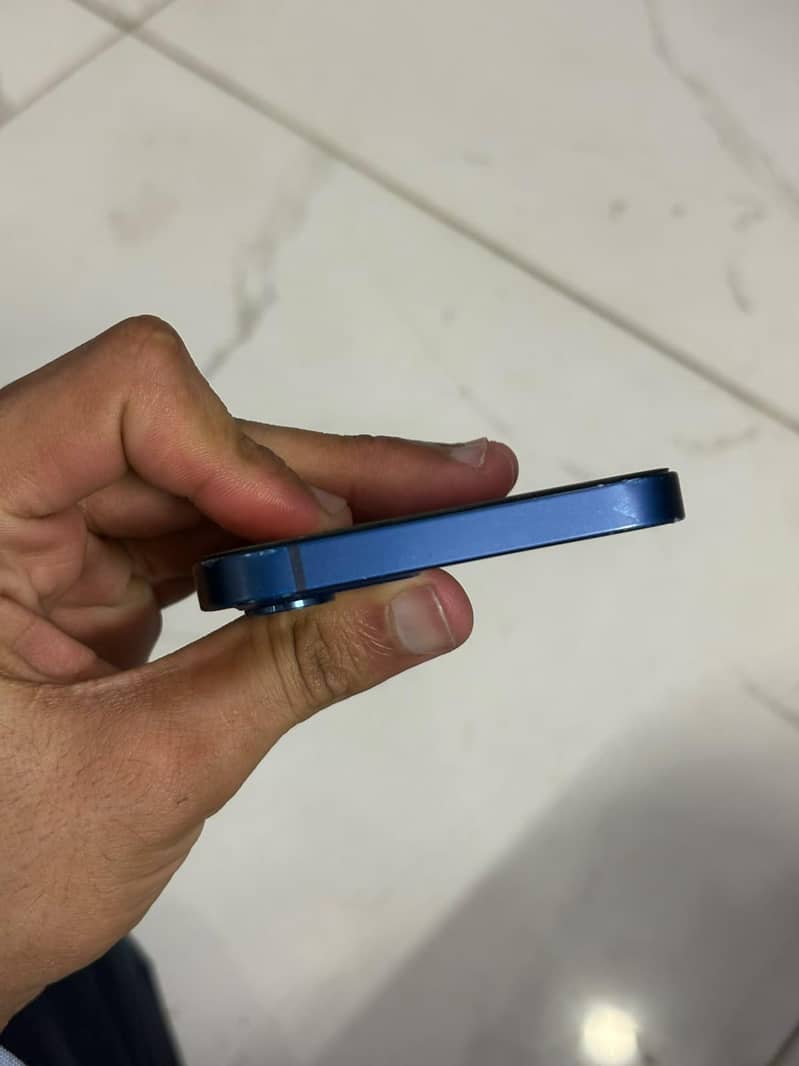 Apple iPhone 12 4