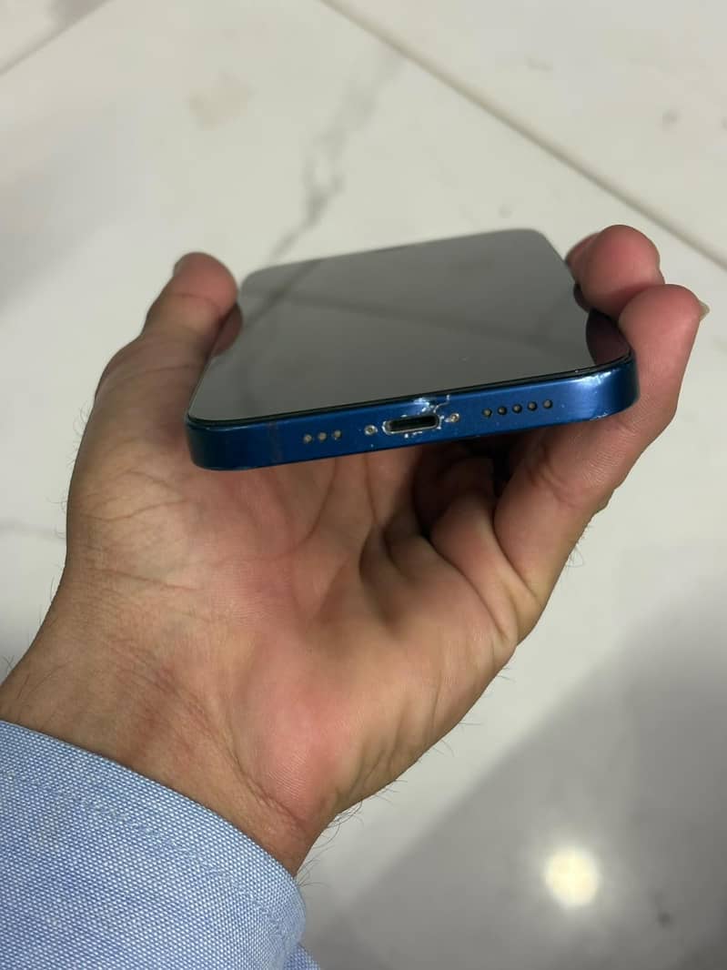 Apple iPhone 12 6