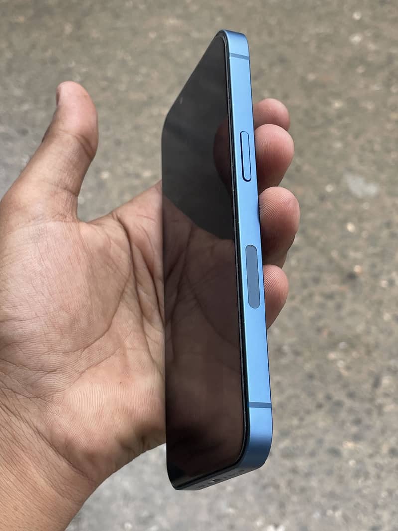 Apple iPhone 13 3