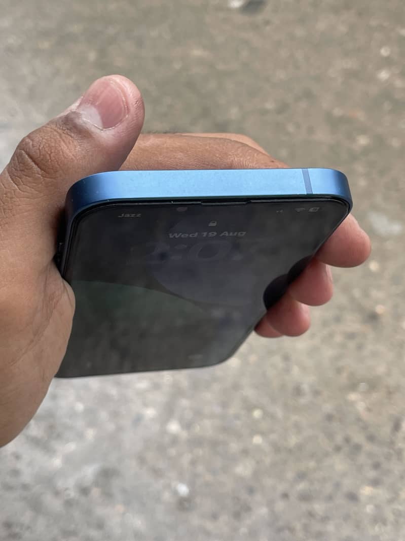 Apple iPhone 13 4