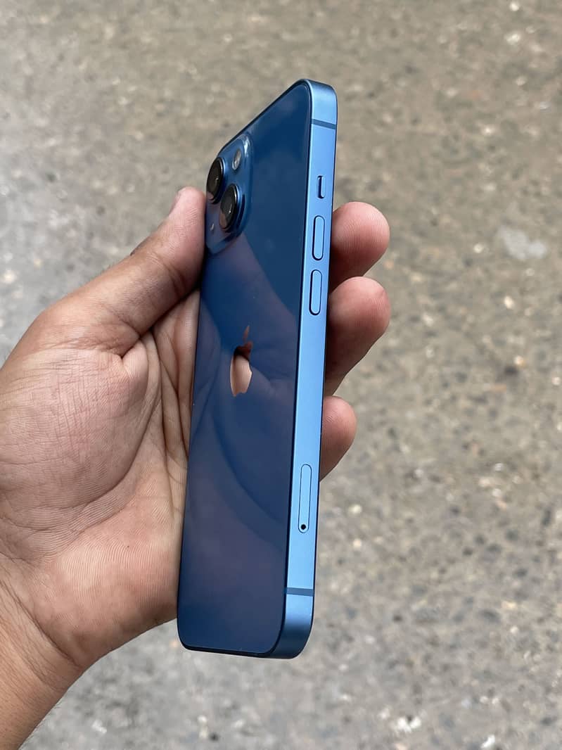 Apple iPhone 13 5