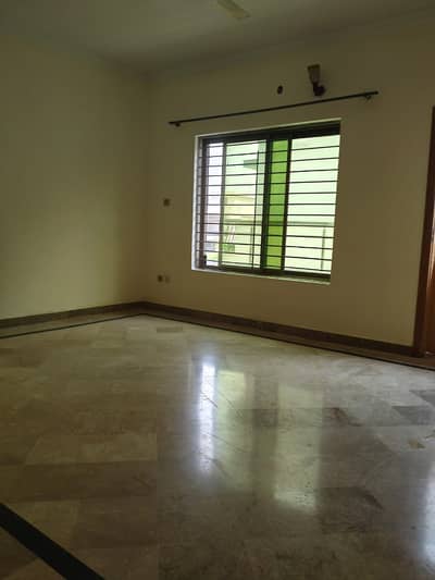 14marla 3beds DD TV lounge kitchen attached baths neat clean ground portion for rent in G 13 3 islamabad