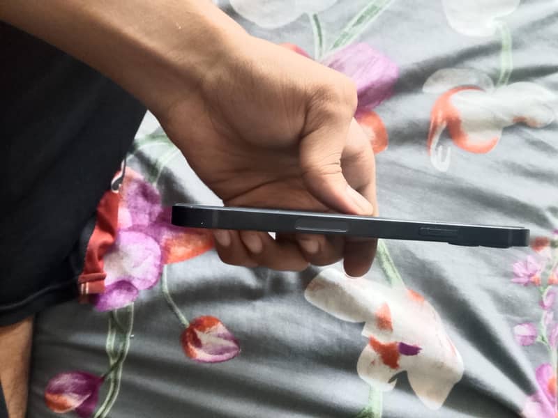 Apple iPhone 12 6