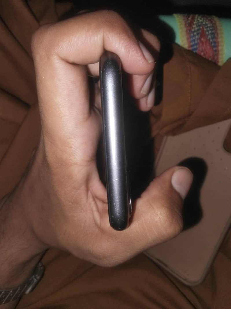 Apple iPhone 11 3