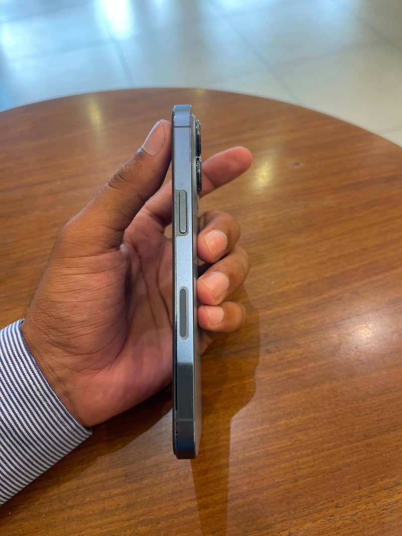 Apple iPhone 13 Pro 2