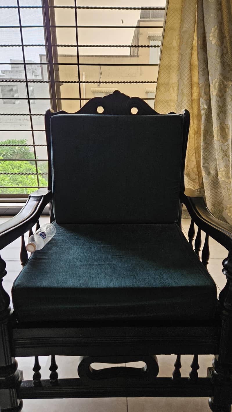 sofa set availabe 0