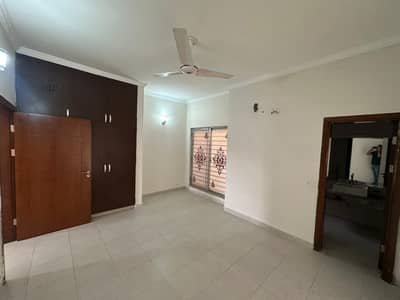 3 Bed DDL 152sq Yd Villa FOR SALE At Precicnt-11A (All Amenities Nearby) Heighted Location Investor Rates