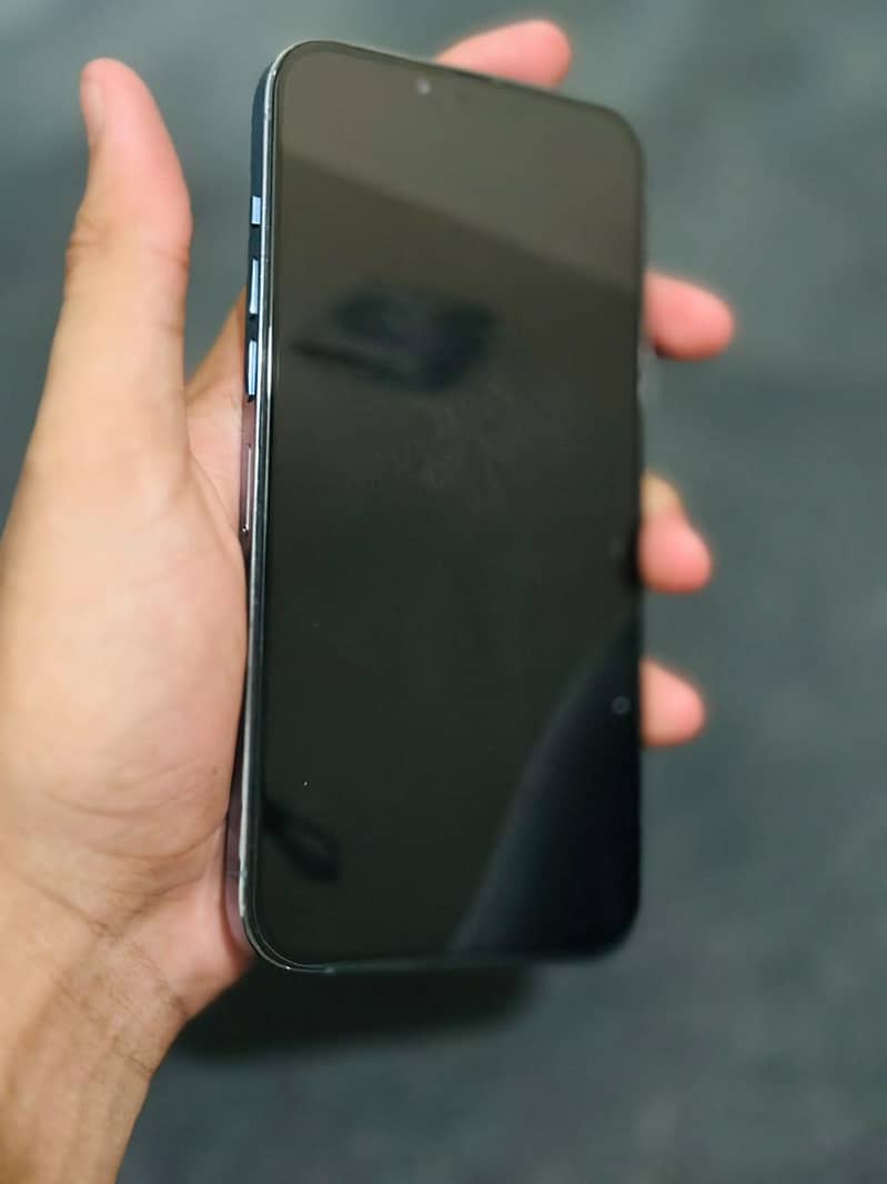 iPhone 13 Pro Max 4