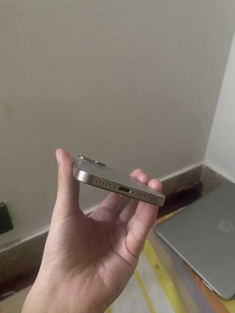 Apple iPhone 15 Pro 0