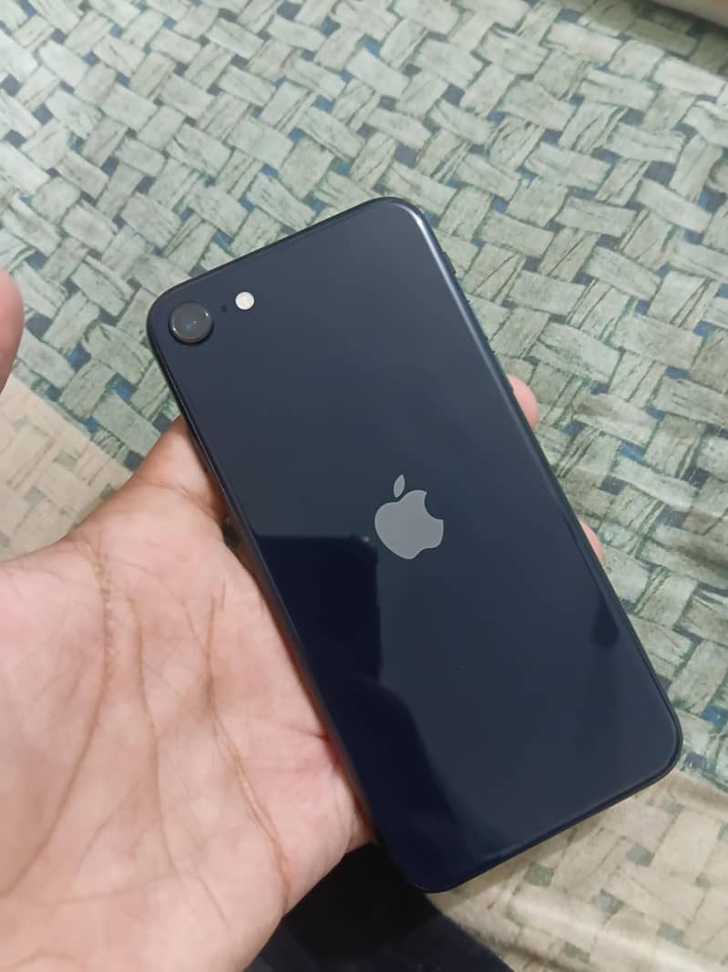 Apple iPhone SE third generation 0