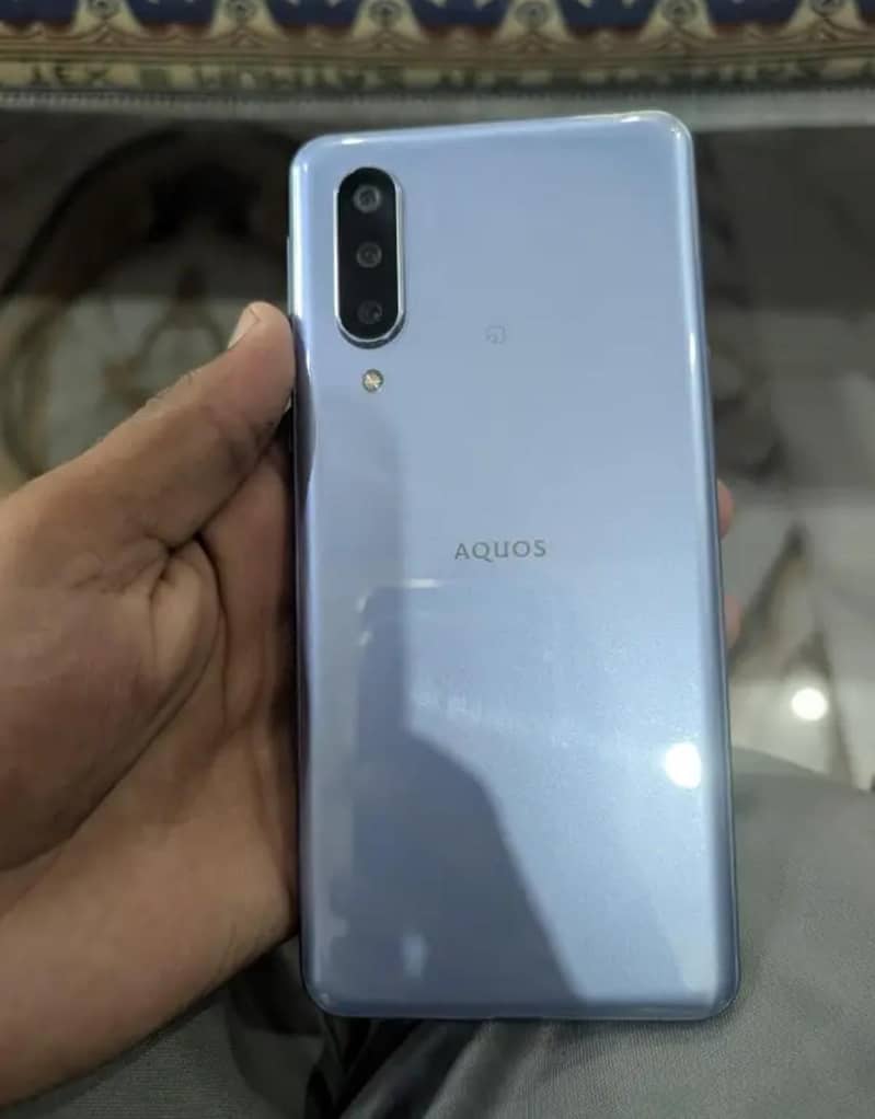 Sharp Aquos Zero 1