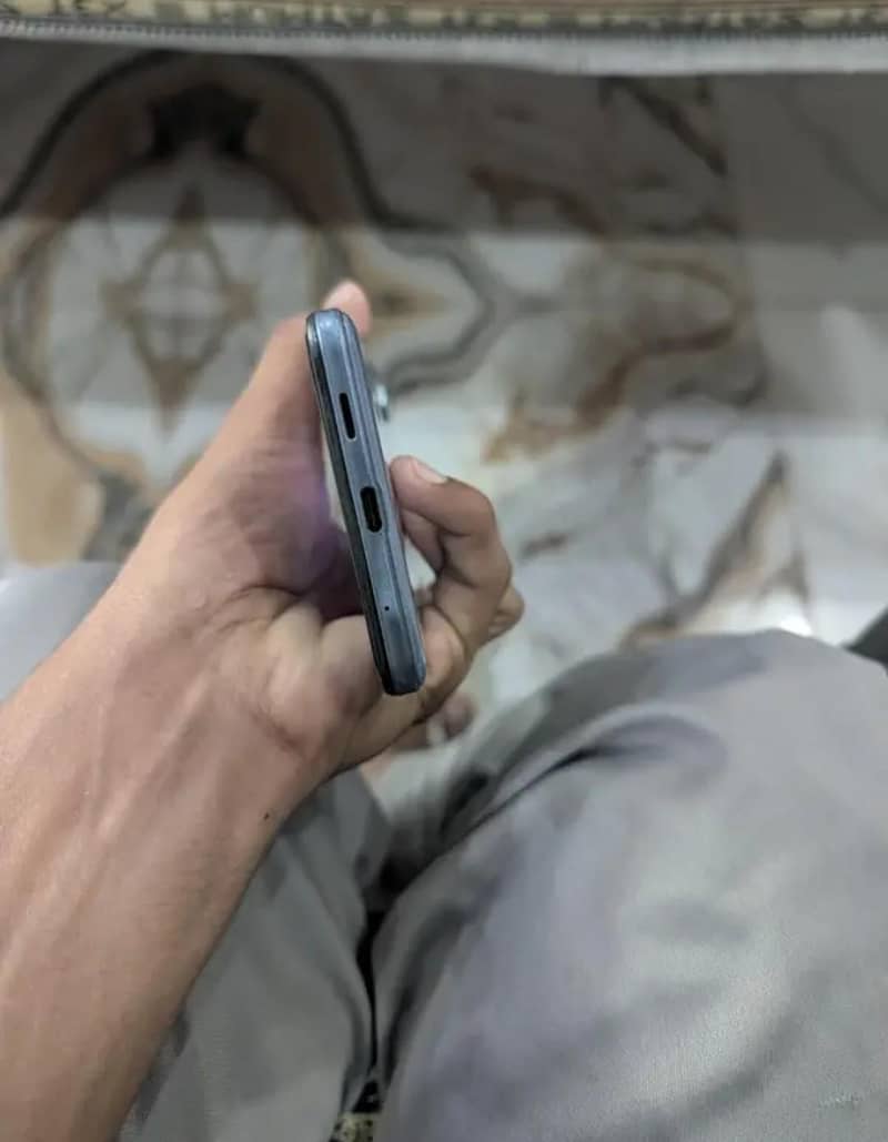 Sharp Aquos Zero 4