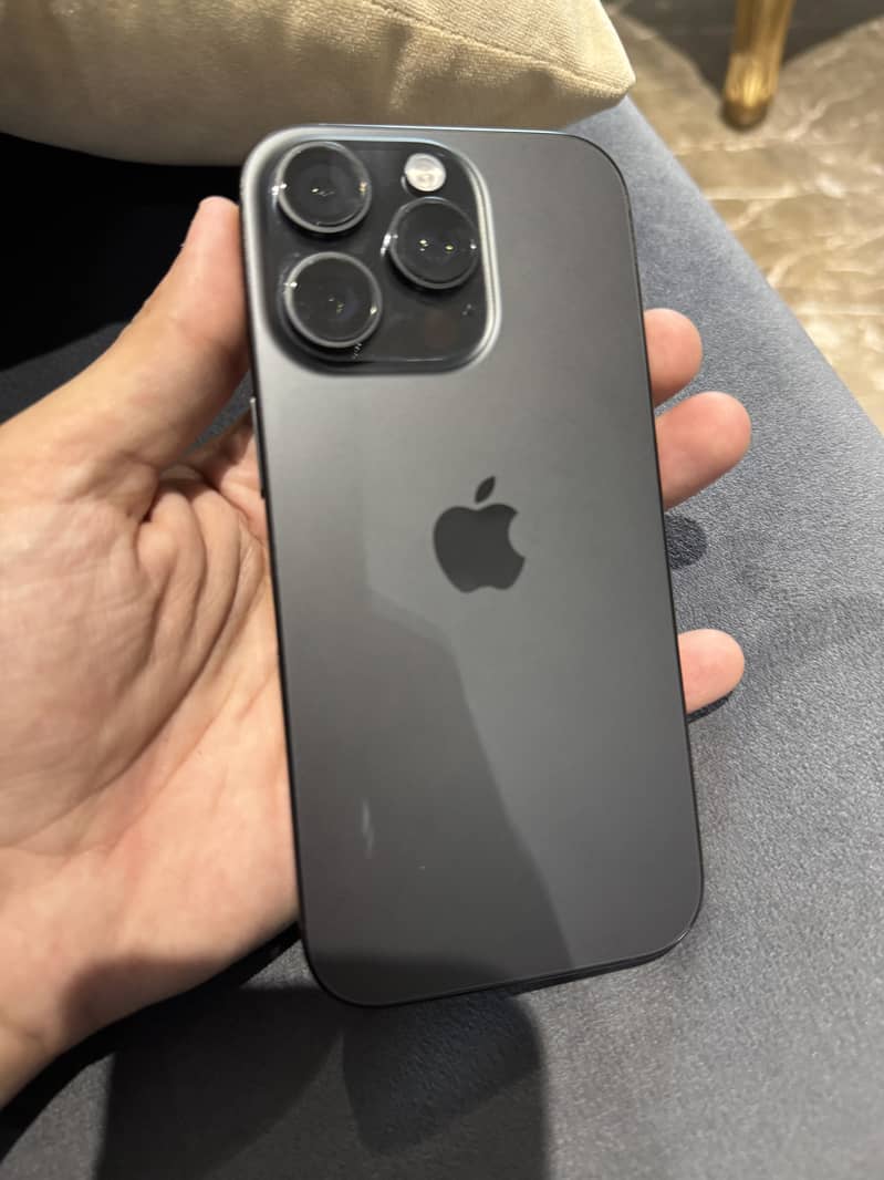 Apple iPhone 16 Pro 0