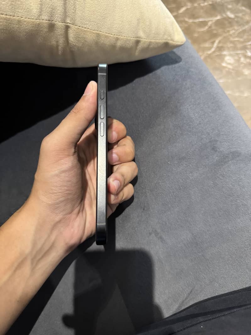 Apple iPhone 16 Pro 1