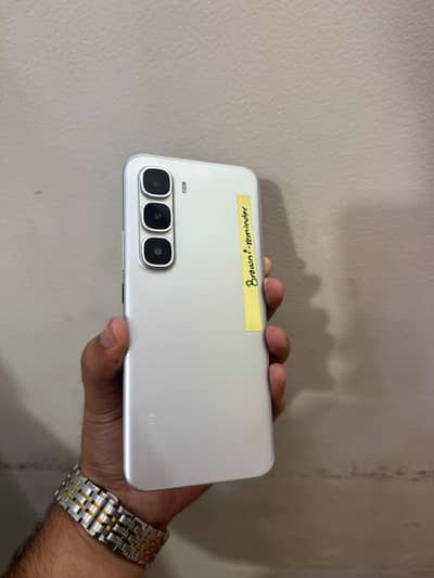 infinix hot 60 pro plus 8gb 256gb 4 month warranty left