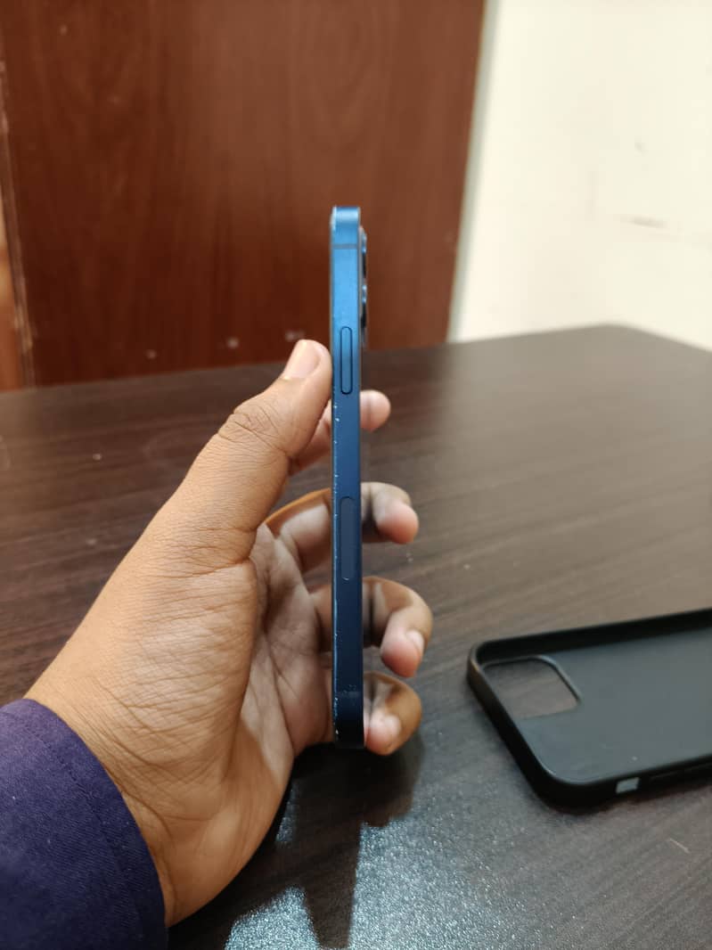 Apple iPhone 12 3