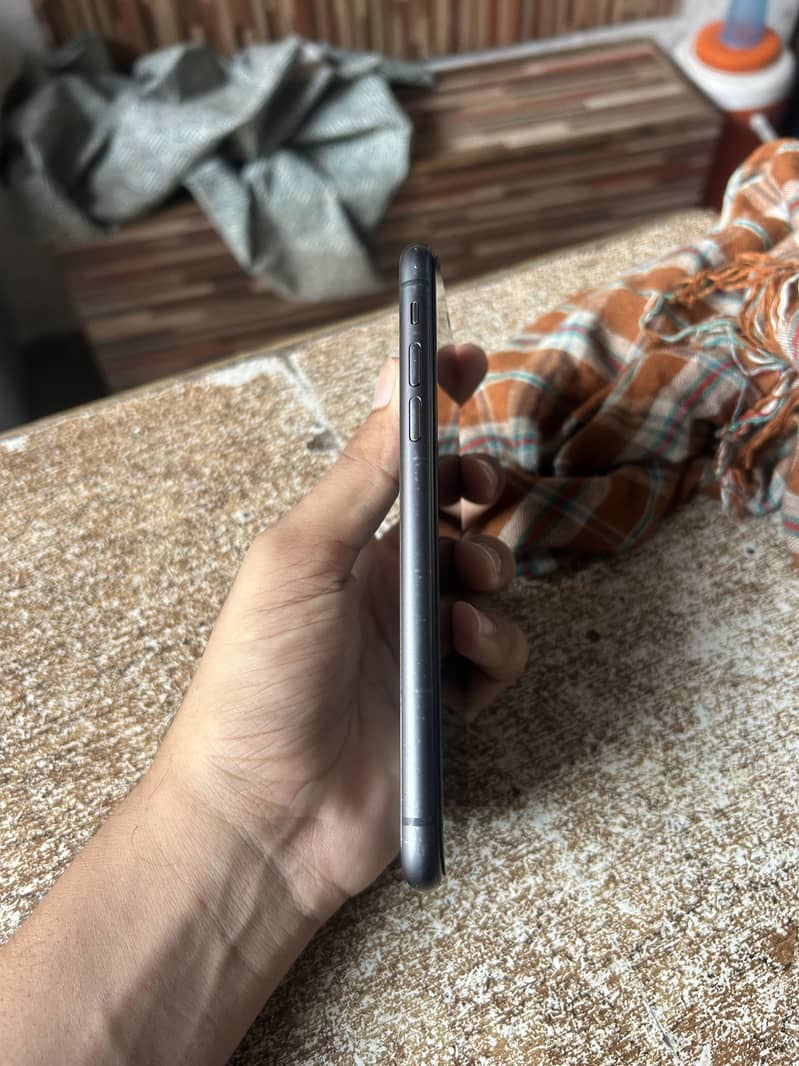 Apple iPhone 11 3