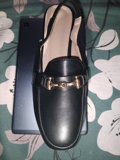 school and college shoe