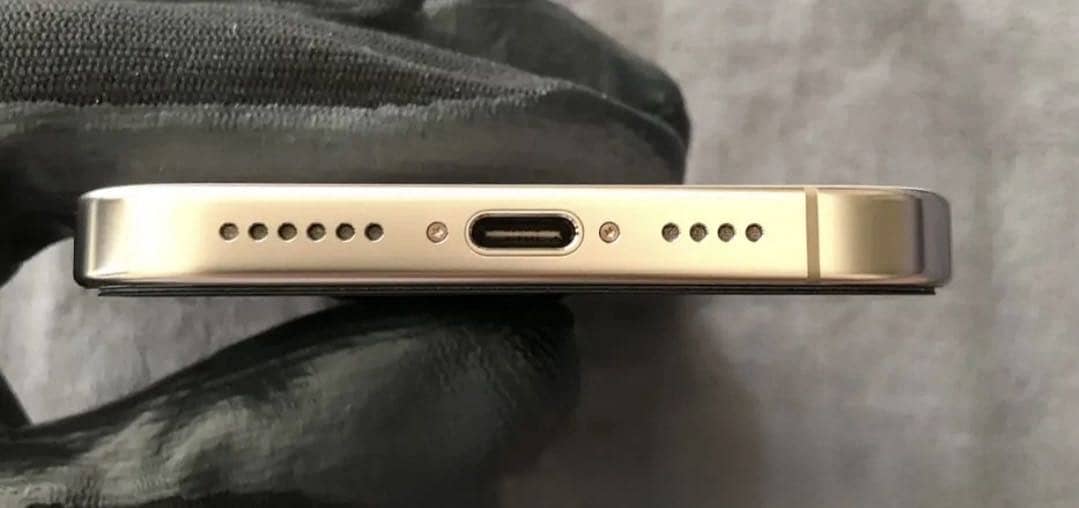 Apple iPhone 16 Pro Max 2