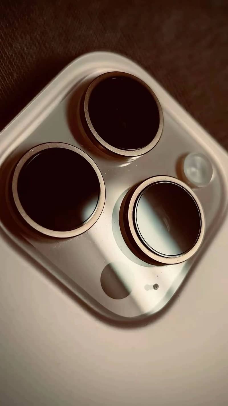 Apple iPhone 16 Pro Max 3