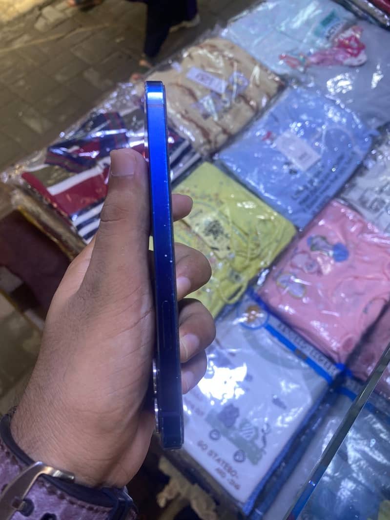 Apple iPhone 12 3