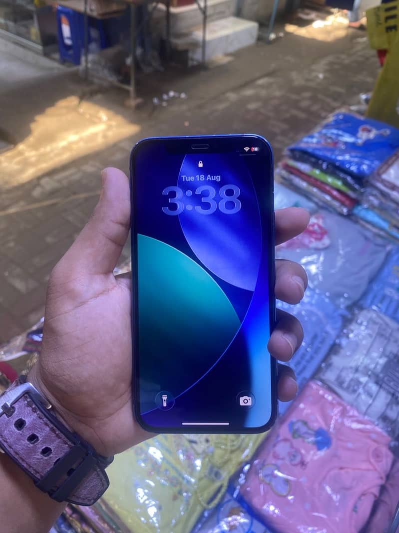 Apple iPhone 12 4