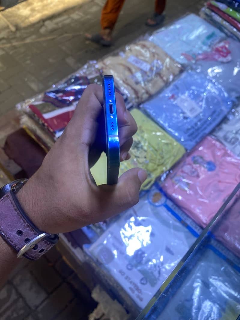Apple iPhone 12 5