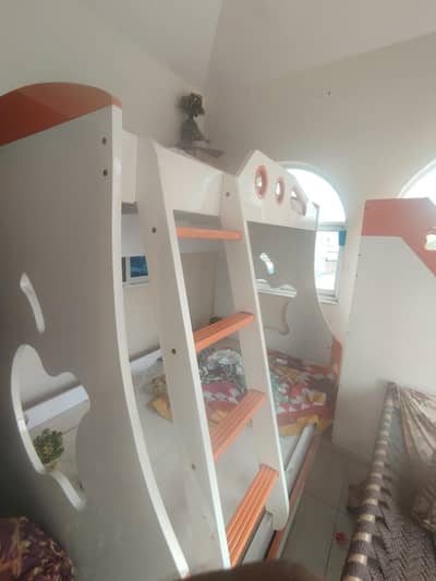 baby bed white and orange colour ek matters