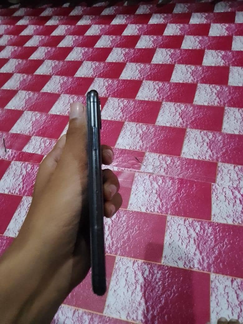 Apple iPhone X 3