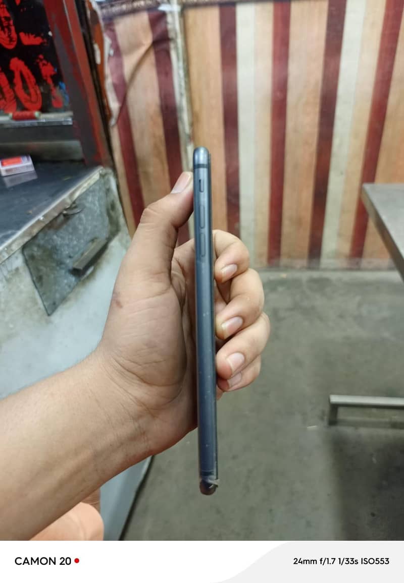 Apple iPhone 8 Plus 3