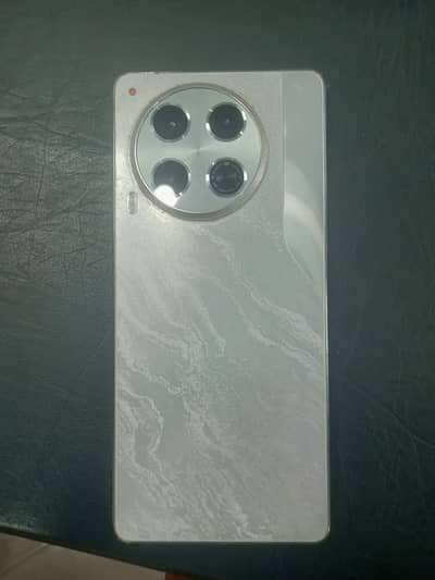 Tecno CAMON 30