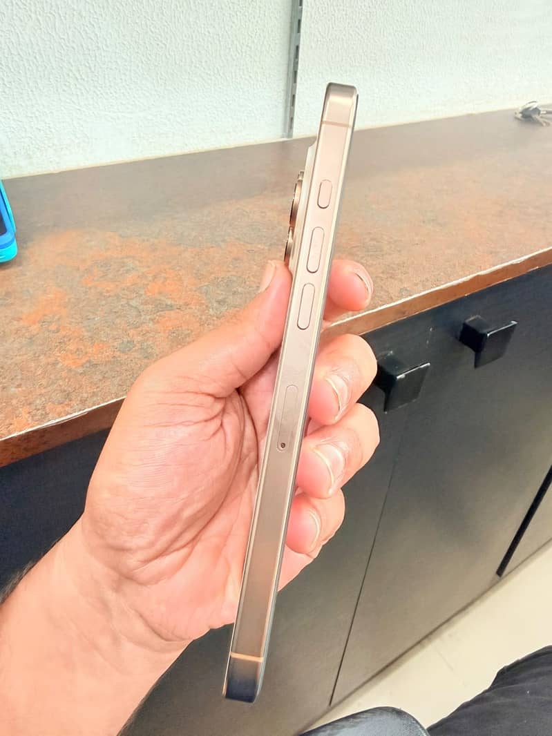 Apple iPhone 16 Pro Max Factory with box 2