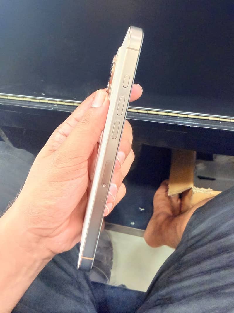 Apple iPhone 16 Pro Max Factory with box 5