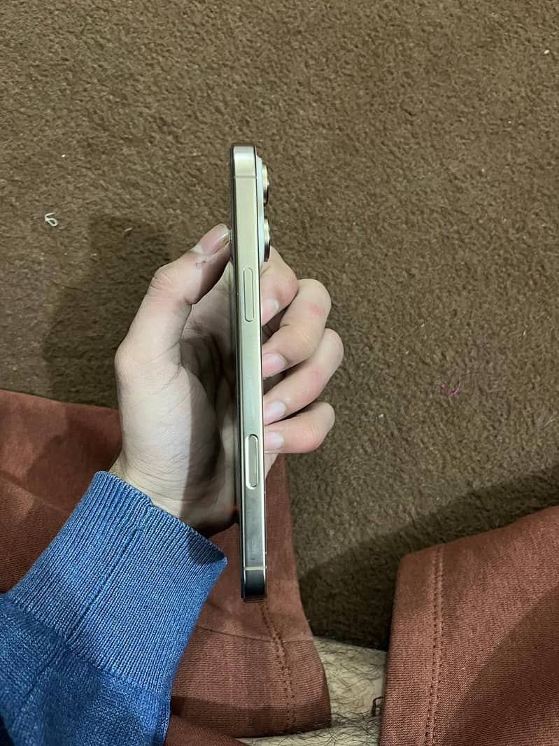Apple iPhone 16 Pro Max 3