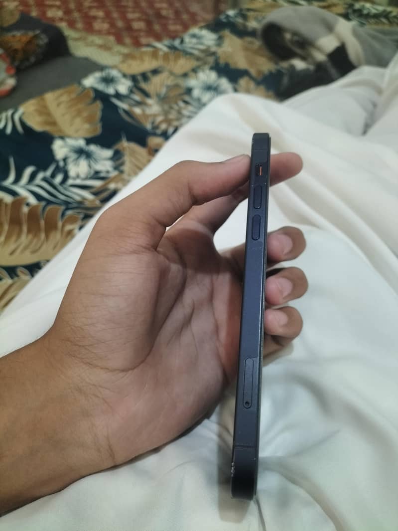 Apple iPhone 12 3