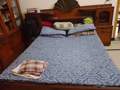Bed and showcases for sale