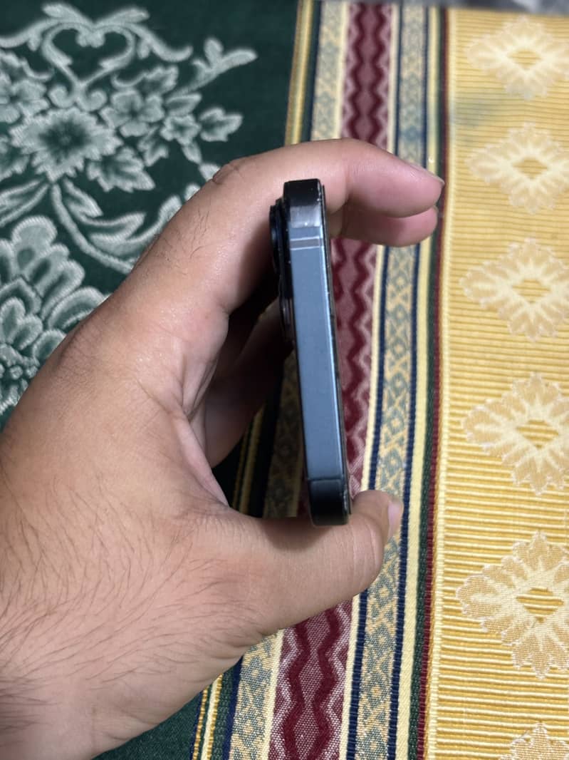 Apple iPhone 14 3