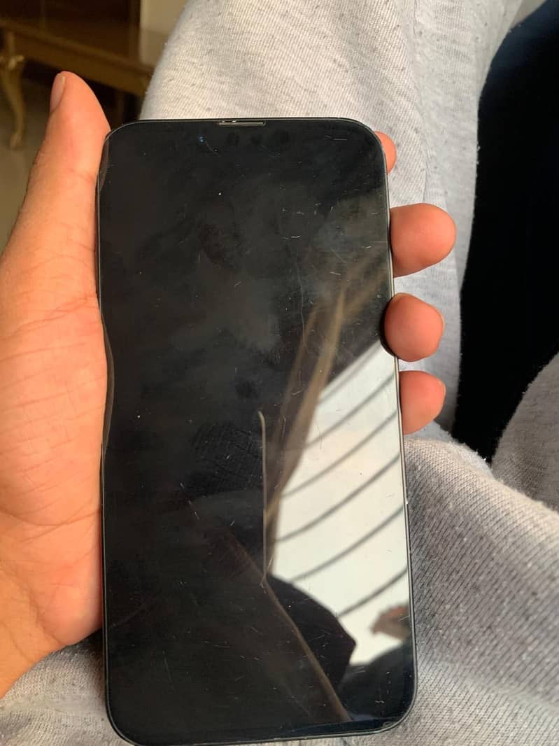 Apple iPhone 16e 1