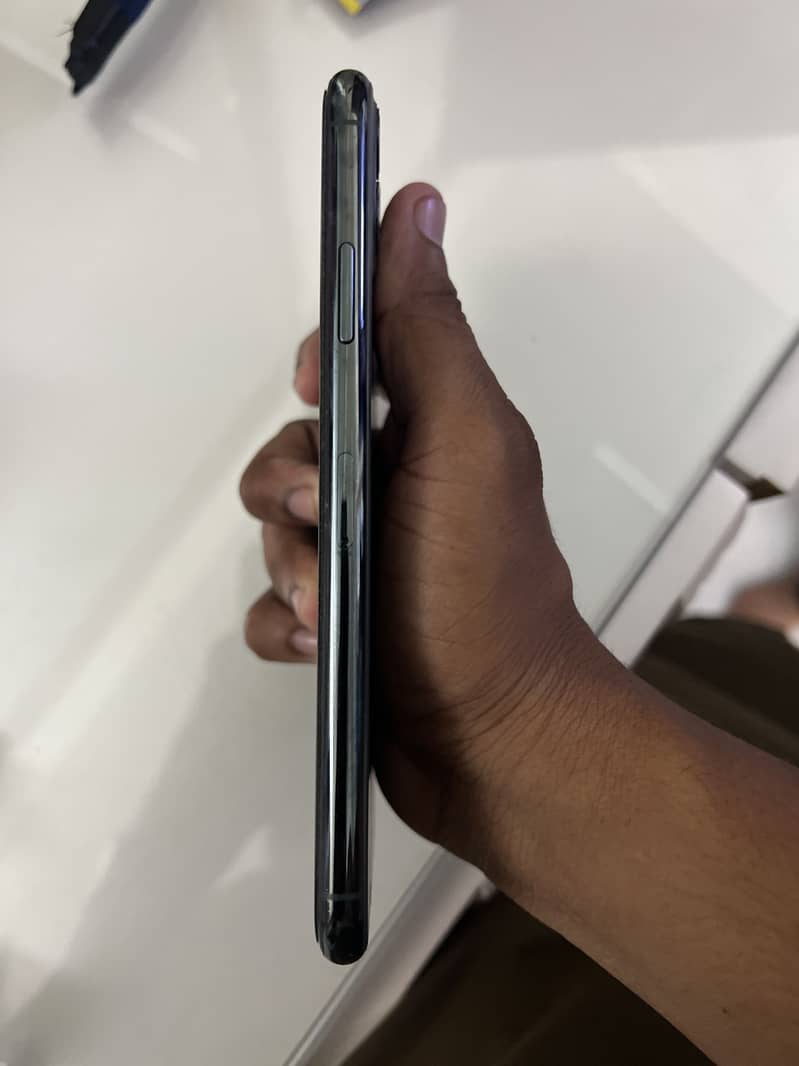 Apple iPhone 11 Pro Max 3