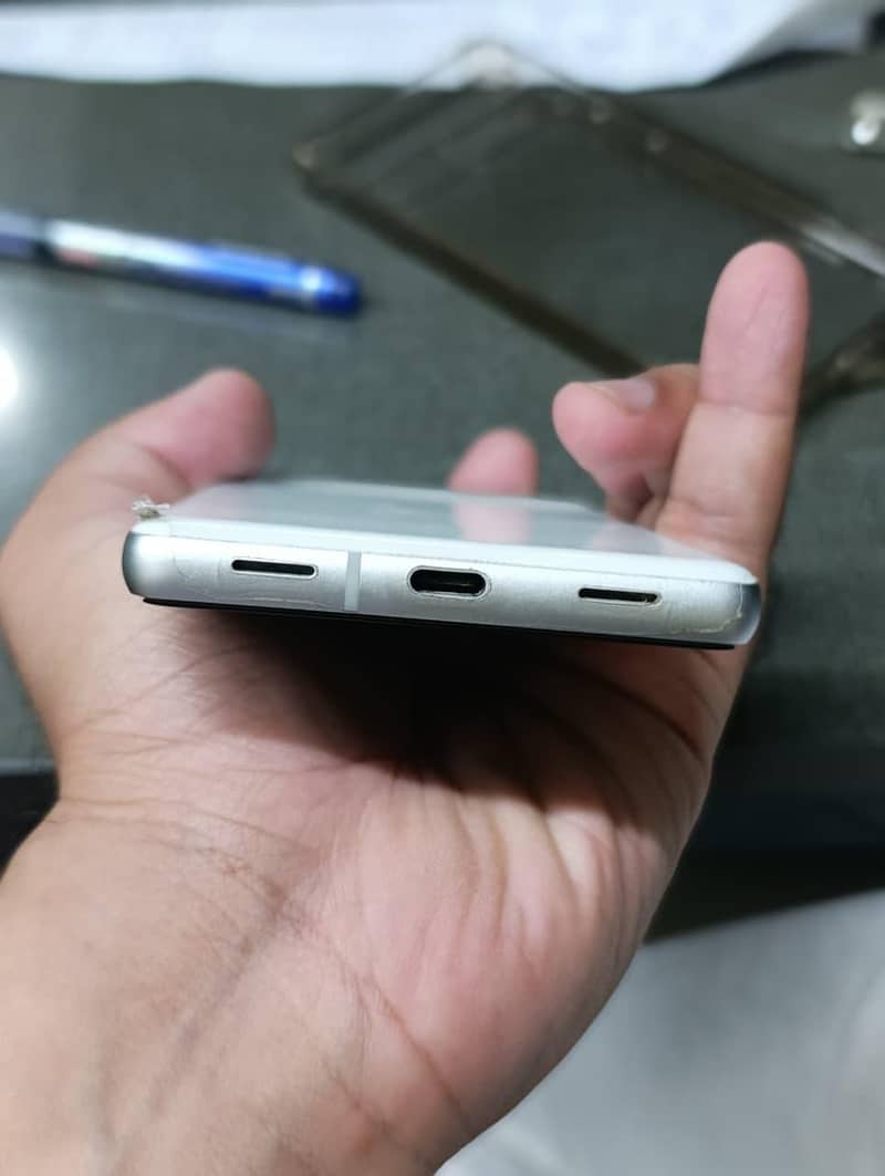 Google Pixel 7a 5