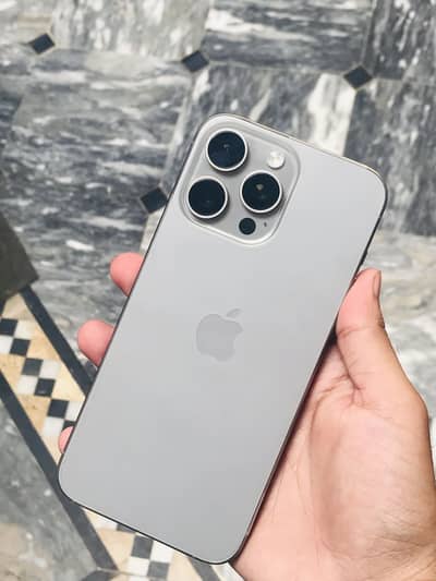 Apple iPhone 15 Pro Max natural titanium