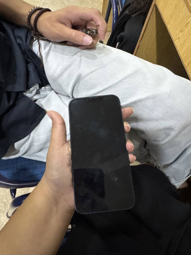 Apple iPhone 14 4