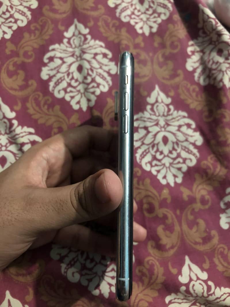 Apple iPhone X 3
