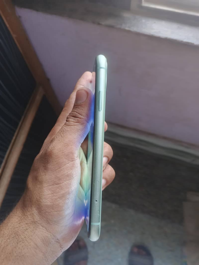 Apple iPhone 11 3