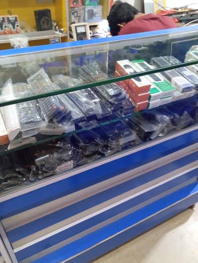 dha fully furnishad shop of mbil sale/purchase raparing only expirince man call
