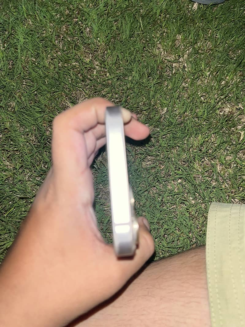 Apple iPhone 13 4